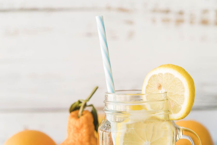 Вода с лимоном натощак: польза и вред, рецепт