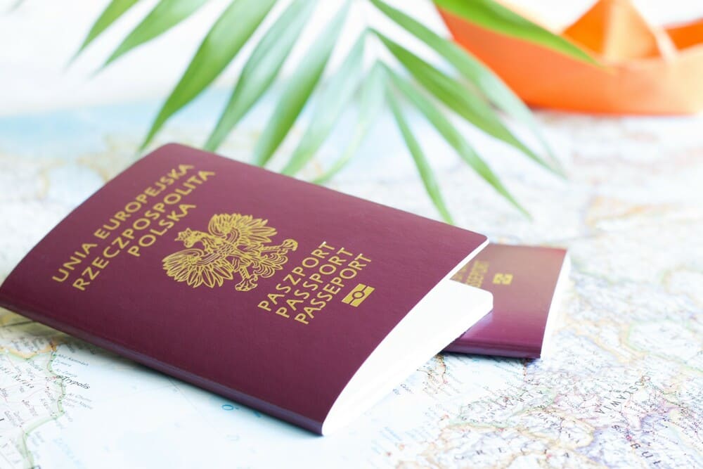 Гражданство Польши: как выбрать программу для оформления польского паспорта
